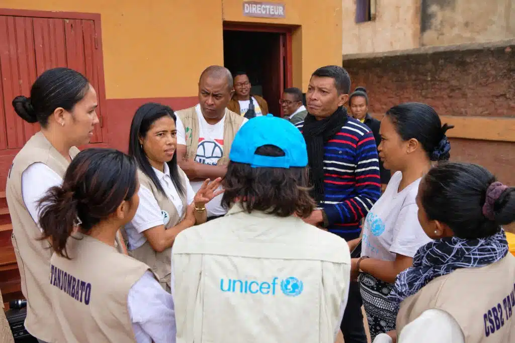 A Madagascar, une première campagne de vaccination contre la polio s'est déroulée du 14 au 17 mai 2024, avec l'appui de l'UNICEF et de ses partenaires.© UNICEF/UNI591637/Ramasomanana