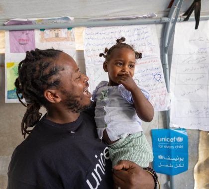 L’ambassadeur de l’UNICEF, Ishmael Beah, à la rencontre des enfants victimes du conflit au Soudan