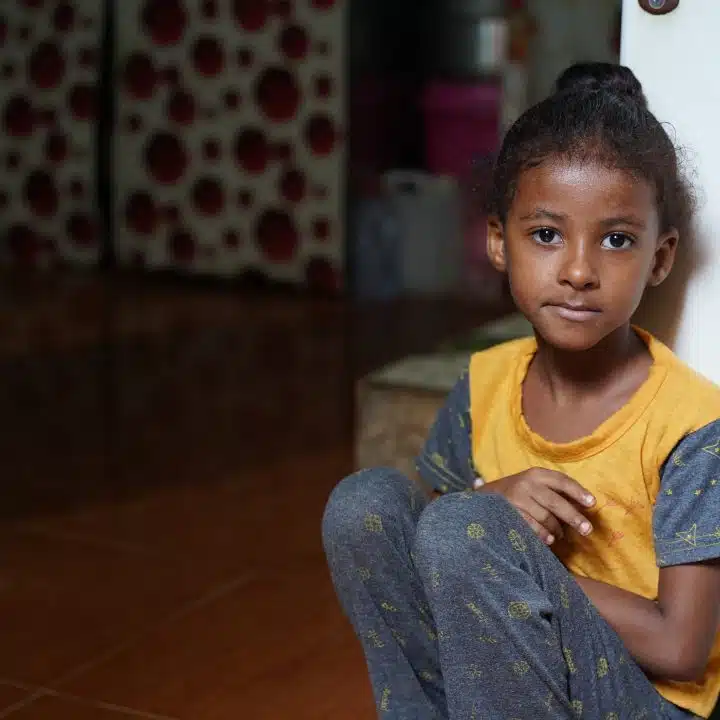 Au Yémen, Warda Fekri, 7 ans, souffre de malnutrition. © UNICEF/UNI585226/Hayyan