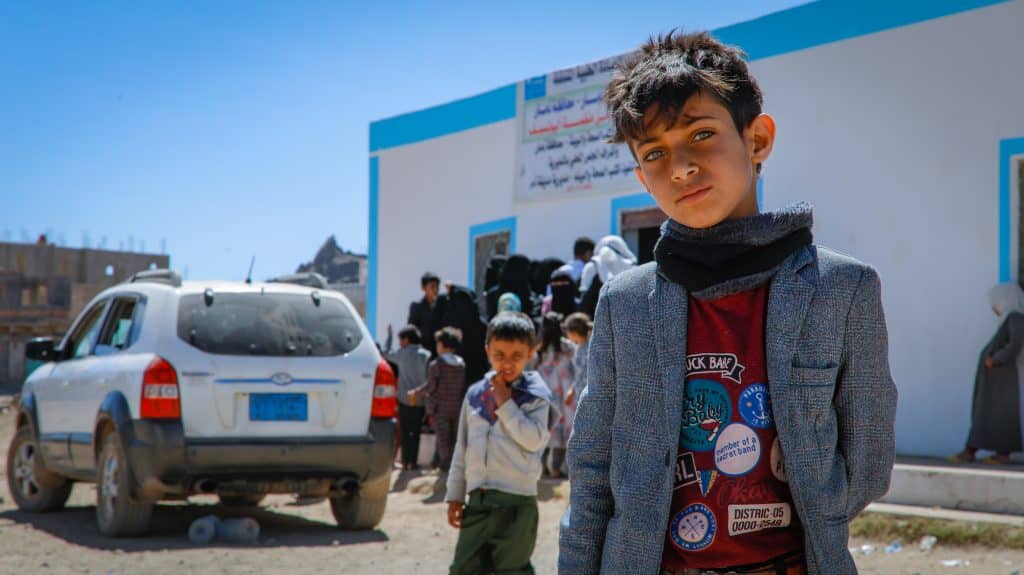 Au Yémen, les cliniques mobiles reçoivent les enfants souffrant de malnutrition dont les familles ne peuvent pas se déplacer vers les centres de santé. © UNICEF/UNI736208/Haleem