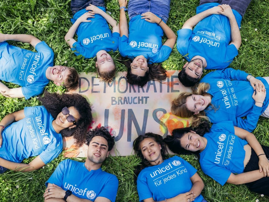Du 07 au 09 juin 2024, environ 150 jeunes engagés venus de toute l'Allemagne se sont réunis à Mannheim pour la troisième édition du YouthFestival de l'UNICEF. Le thème de la campagne de cette année, choisi par les jeunes participants eux-mêmes, était : « Ensemble pour un avenir plus juste ». Les thématiques de la santé mentale, de l'éducation, de la discrimination et du racisme ont été abordées, avec un accent particulier sur la tolérance et la diversité. © UNICEF/UNI595628/Stroisch