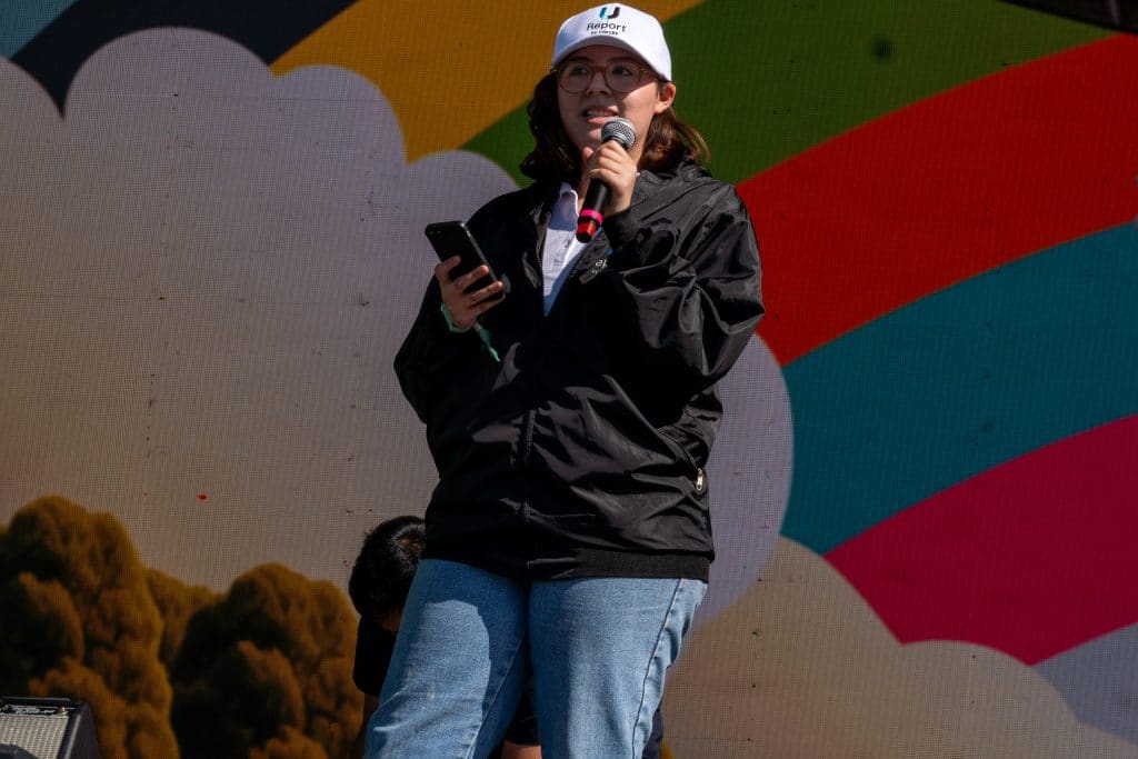 Les membres du comité U-Report au Mexique ont assisté au concert Simi Fest, où ils ont pris la parole sur scène au sujet de la lutte contre le changement climatique. © UNICEF/UNI694870/Luna