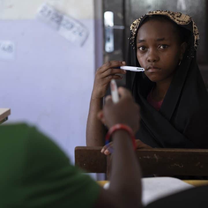 À Mayotte, des milliers d'enfants sont privés d'un accès sûr et sans entrave à l'éducation. © UNICEF France/Nayl Mtoubani