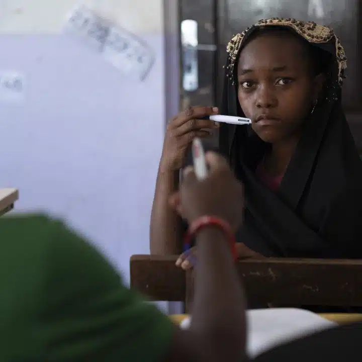 À Mayotte, des milliers d'enfants sont privés d'un accès sûr et sans entrave à l'éducation. © UNICEF France/Nayl Mtoubani