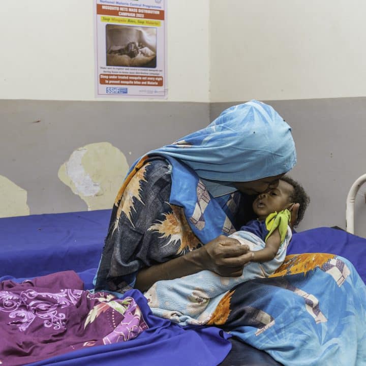 Centre de stabilisation nutritionnelle soutenu par l'UNICEF, hôpital de l'État de Bentiu, Soudan du Sud, mars 2025. © UNICEF/UNI782064