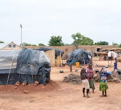 Sahel : les conflits et coupes budgétaires exposent des millions d’enfants à un risque de malnutrition sévère et à la déscolarisation