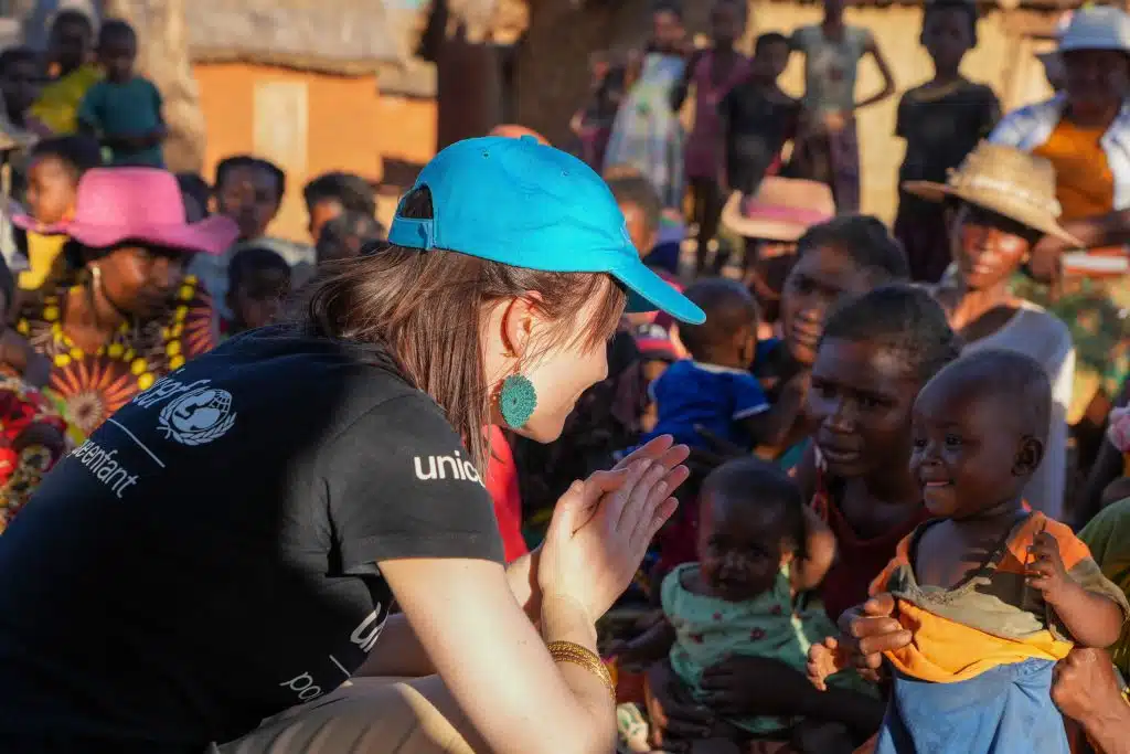 [Changement climatique - Madagascar] Plusieurs programmes de l'écovillage dont un point d'eau, des toilettes et des équipements solaires, ont été financés par les recettes du livre de Mélissa Da Costa 
