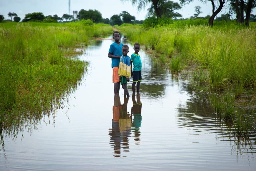En septembre 2024, les violentes inondations qui ont touché la région de Gambella, en Éthiopie, ont affecté plus de 30 000 personnes et entraîné une augmentation des cas de paludisme et de diarrhée, notamment chez les enfants. © UNICEF/UNI640025/Pouget