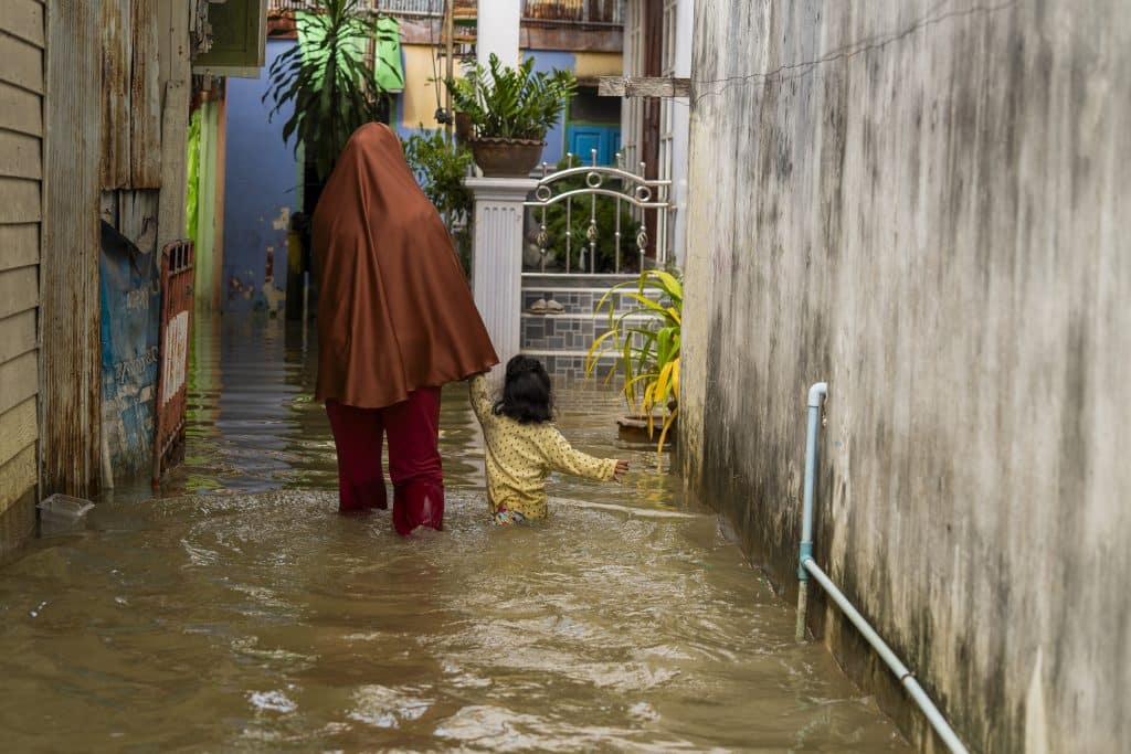 Les graves inondations qui ont touché le sud de la Thaïlande ont affecté plus de 1,5 million de personnes, dont 277 842 enfants. © UNICEF/UNI700766/Taleh