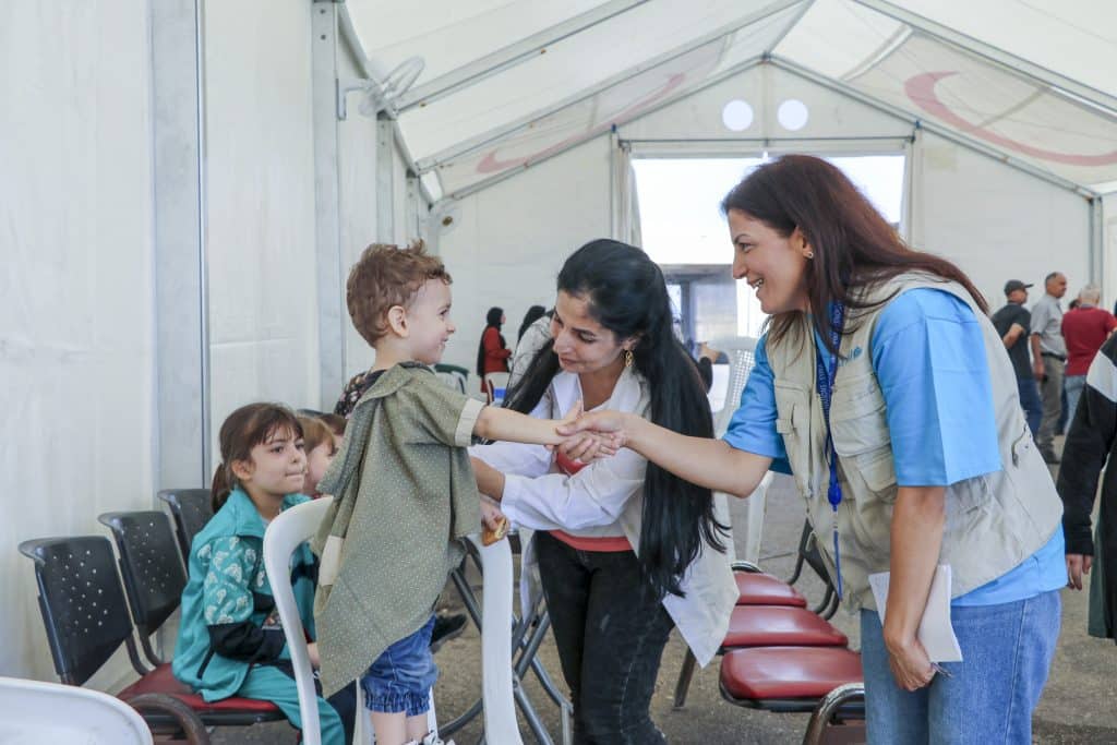 [Journée mondiale aide humanitaire] Jamal, 2 ans et demi, a bénéficié d'un examen nutritionnel dans une clinique soutenue par l'UNICEF au point de passage d'Al Arida, en Syrie. © UNICEF/UNI665001/Agha