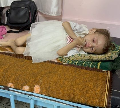 Gaza : « Aucun enfant ne devrait perdre la vie en faisant la queue devant un centre nutritionnel ou en allant chercher de l’eau. »