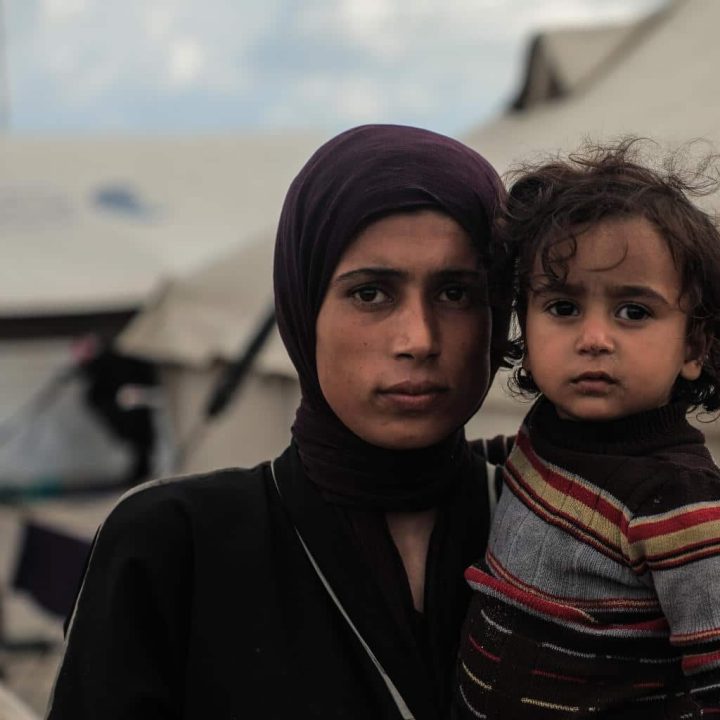Maysaa vit dans un camp de fortune de Gaza-ville avec ses 5 enfants, exposés au froid et aux intempéries hivernales. Gaza-Ville. Novembre 2025 © UNICEF/UNI901367/Nateel
