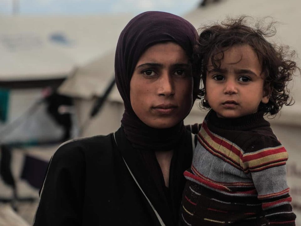 Maysaa vit dans un camp de fortune de Gaza-ville avec ses 5 enfants, exposés au froid et aux intempéries hivernales. Gaza-Ville. Novembre 2025 © UNICEF/UNI901367/Nateel