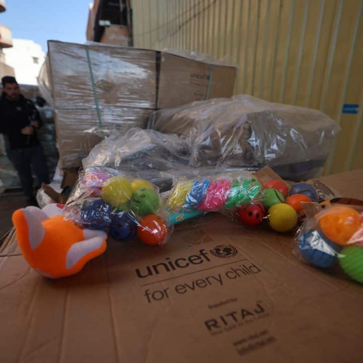 fournitures récréatives unicef acheminement camions